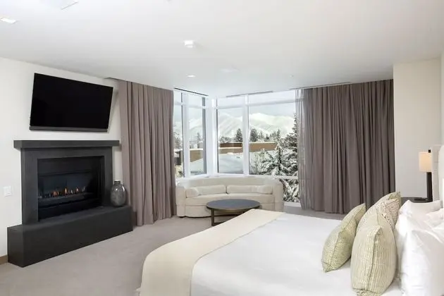 Residence, 4 Bedroom (Pet Free)