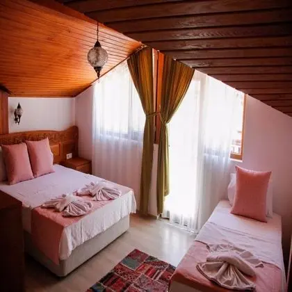 Triple, Dağ Manzaralı, Balkonlu