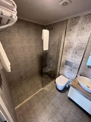 Standart Oda, Deniz veya Kara Manzaralı, Balkonlu