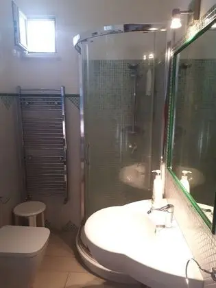 Üç Kişilik Oda, Özel Banyo (External Bathroom)