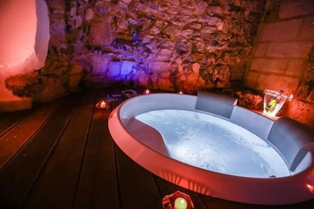 Süit, Jakuzi (Federico II)