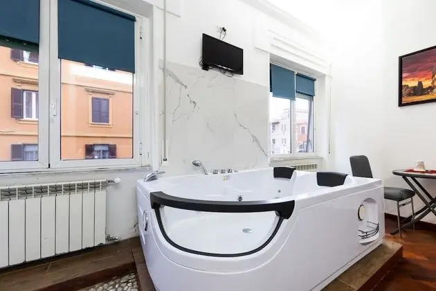 Superior Oda, Jakuzi