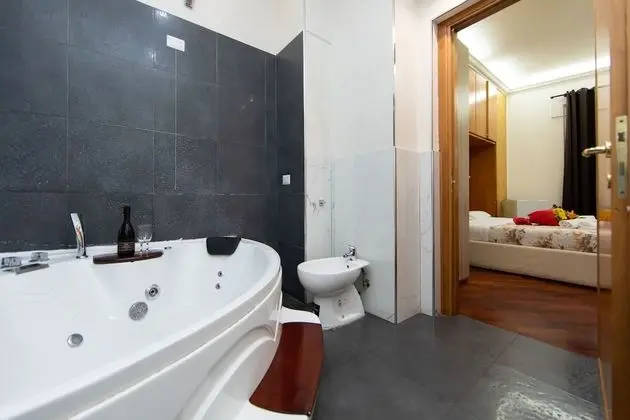 Superior Oda, Jakuzi