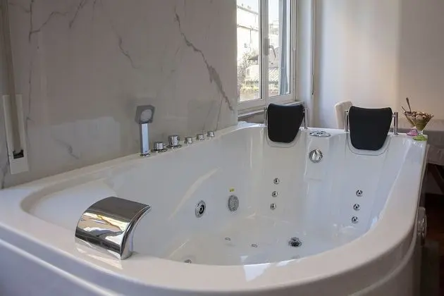 Superior Oda, Jakuzi