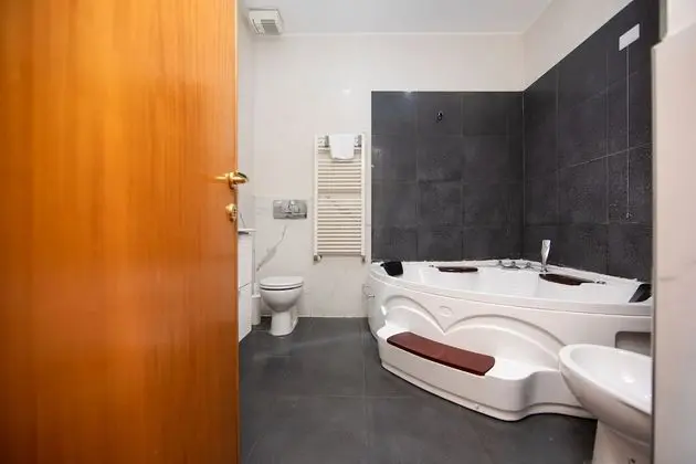 Superior Oda, Jakuzi