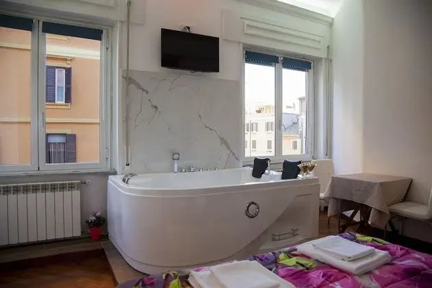 Superior Oda, Jakuzi