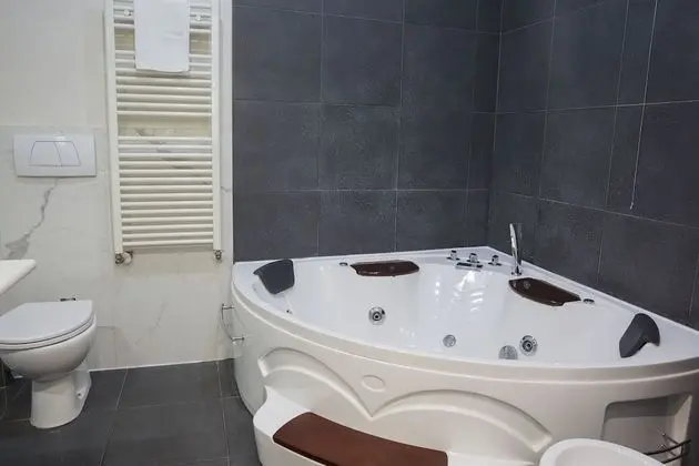 Superior Oda, Jakuzi