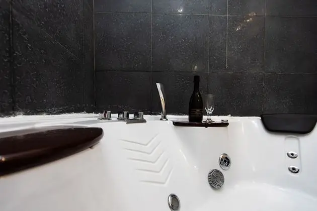 Superior Oda, Jakuzi