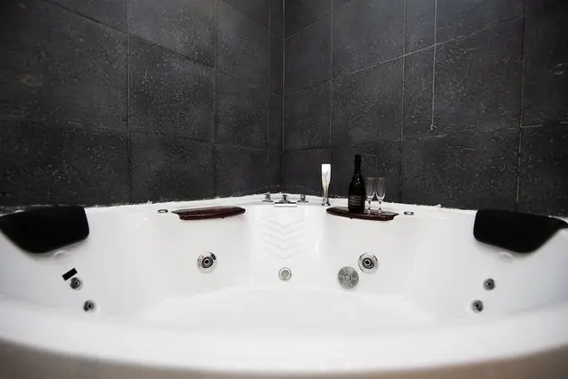 Superior Oda, Jakuzi