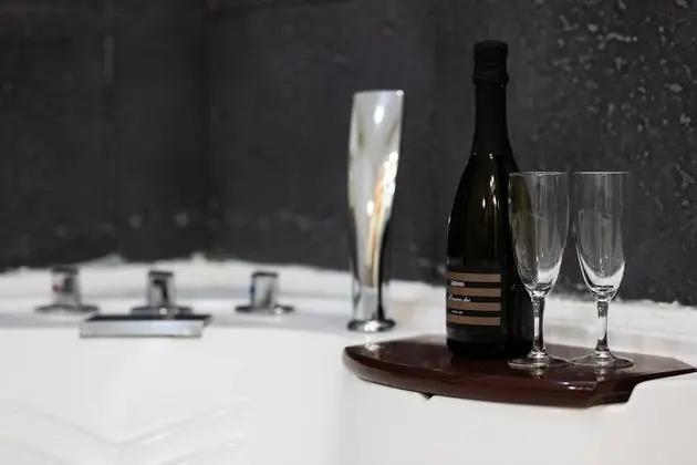 Superior Oda, Jakuzi