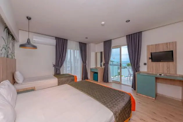 https://images.etstur.com/imgproxy/resize/2560x1440/files/images/hotelImages/etsrooms/519984/Lims_Bona_Dea_Beach_Hotel_20251216114552_3.jpg