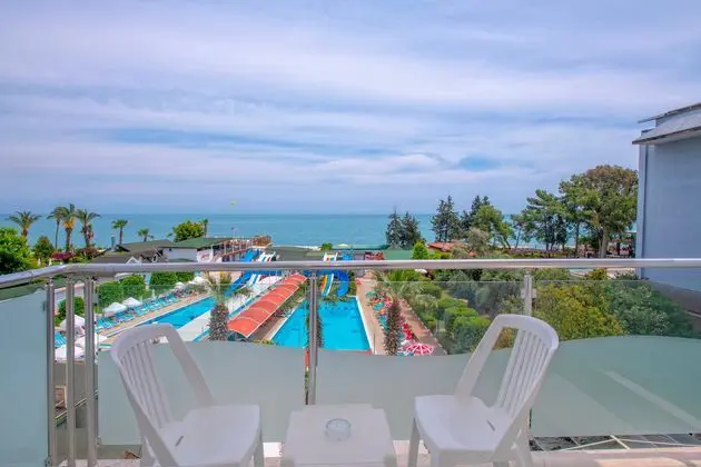 https://images.etstur.com/imgproxy/resize/2560x1440/files/images/hotelImages/etsrooms/519984/Lims_Bona_Dea_Beach_Hotel_20251216114553_6.jpg