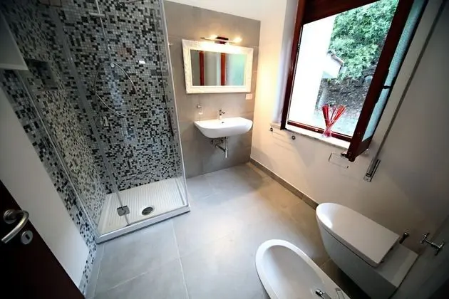 Üç Kişilik Oda, Teras