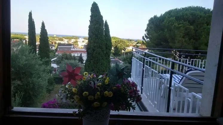 Üç Kişilik Oda, Teras