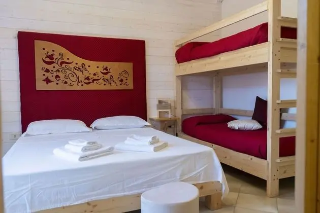 Dört Kişilik Oda, Balkon, Havuz Manzaralı