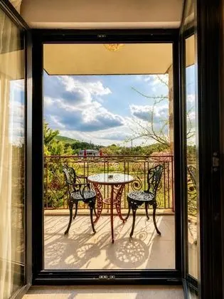1+1 Aile Odası, Bahçe Manzaralı, Balkonlu