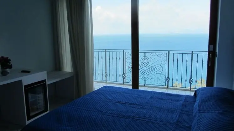 Comfort Tek Büyük Yataklı Oda, Deniz Manzaralı