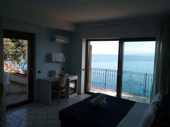 Comfort Tek Büyük Yataklı Oda, Deniz Manzaralı