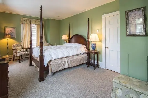 Basic Oda, 1 Büyük (Queen) Boy Yatak