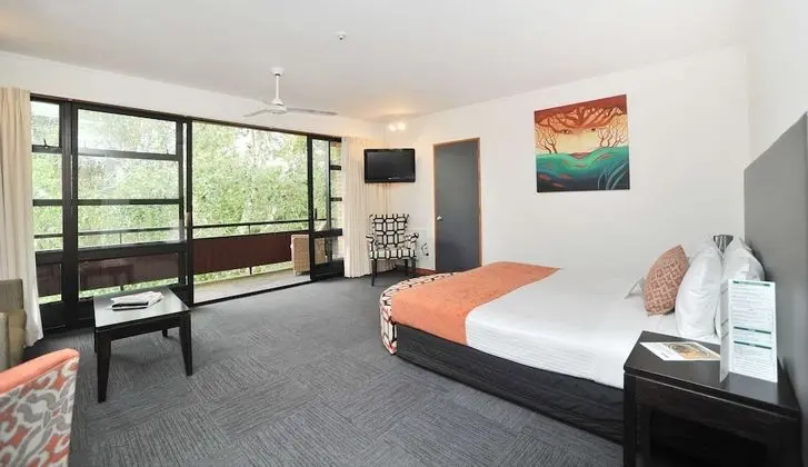 Premium Oda, 1 Büyük (Queen) Boy Yatak, Sigara İçilmez, Balkon