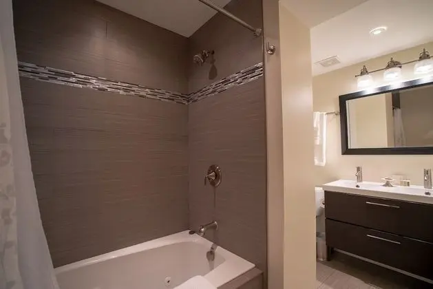 Süit, Özel Banyo (Lincoln Park #1F)