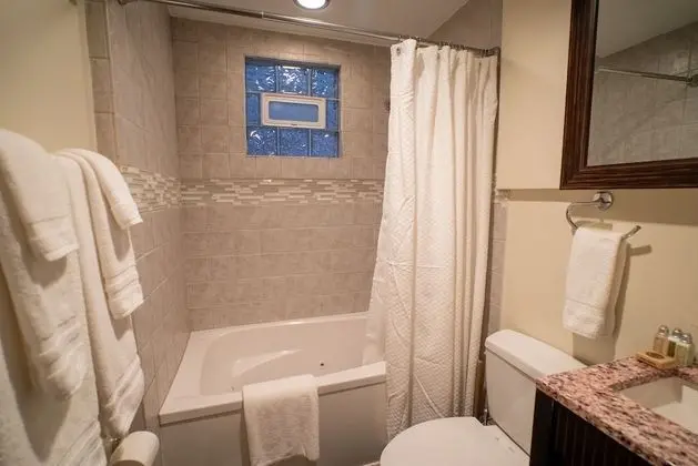 Süit, Özel Banyo (Lincoln Park #1R)