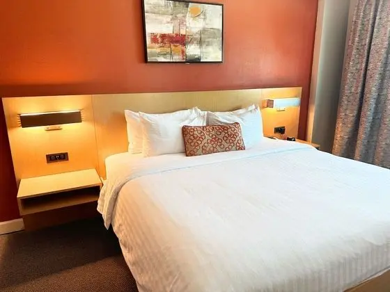Accessible King Room with Bathtub