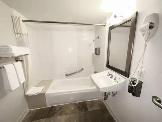 Accessible King Room with Bathtub