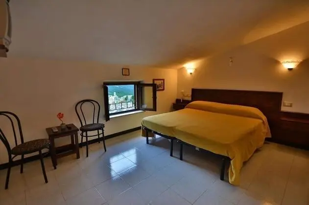 Tek Büyük veya İki Ayrı Yataklı Oda, Dağ Manzaralı