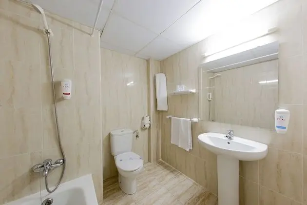 Tek Büyük Yataklı Oda, Balkon (2 Adults + 1 Child)