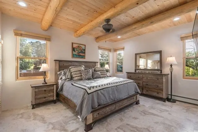Ev (Linda - Stunning Contemporary Home, W)
