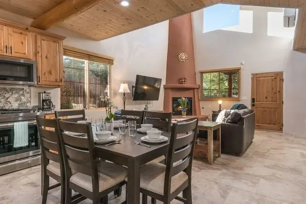 Ev (Linda - Stunning Contemporary Home, W)