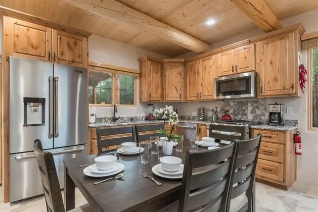 Ev (Linda - Stunning Contemporary Home, W)