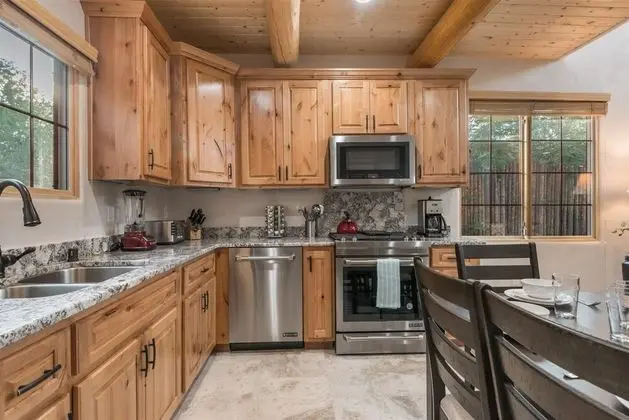 Ev (Linda - Stunning Contemporary Home, W)