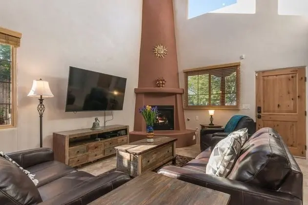 Ev (Linda - Stunning Contemporary Home, W)