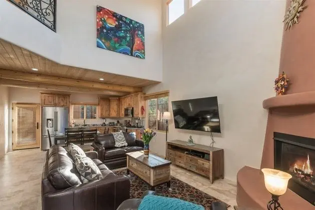 Ev (Linda - Stunning Contemporary Home, W)