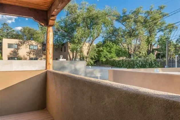 Ev (Linda - Stunning Contemporary Home, W)