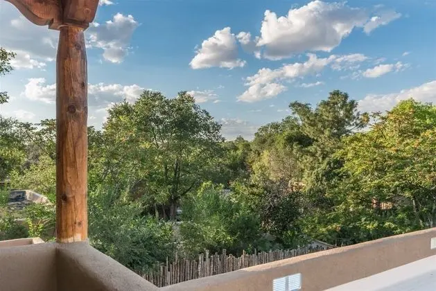 Ev (Linda - Stunning Contemporary Home, W)