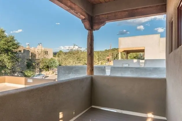 Ev (Linda - Stunning Contemporary Home, W)