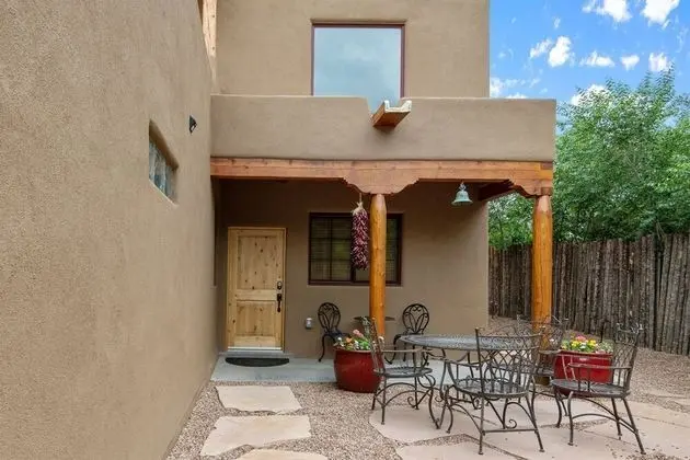 Ev (Linda - Stunning Contemporary Home, W)