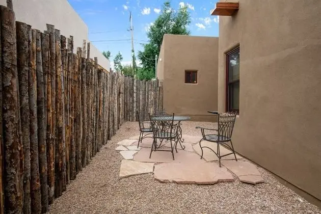 Ev (Linda - Stunning Contemporary Home, W)