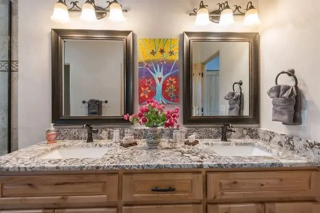 Ev (Linda - Stunning Contemporary Home, W)