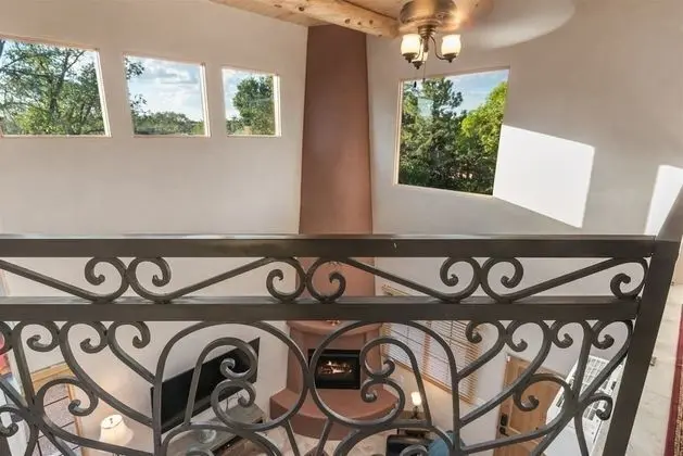 Ev (Linda - Stunning Contemporary Home, W)