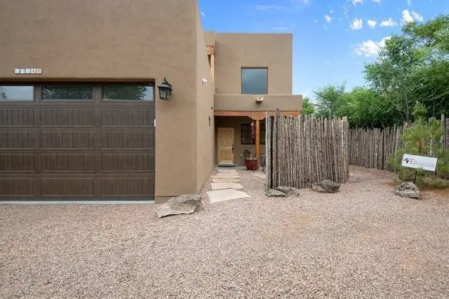 Ev (Linda - Stunning Contemporary Home, W)