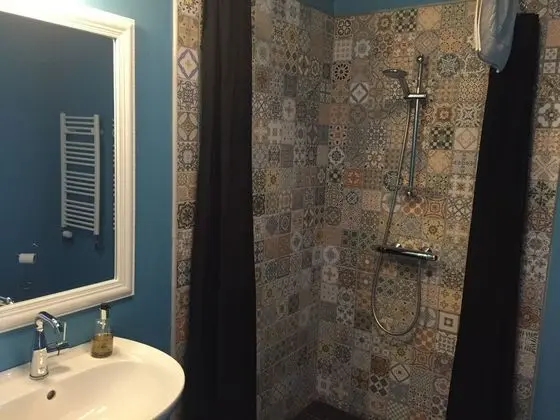 Basic Üç Kişilik Oda, Özel Banyo