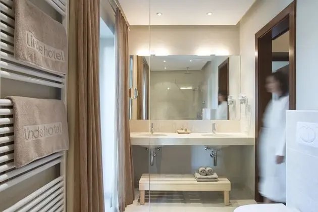 Deluxe Tek Büyük Yataklı Oda, Göl Kenarı