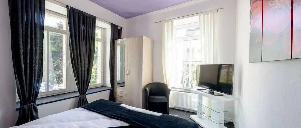 Tek Büyük Yataklı Oda, Ortak Banyo