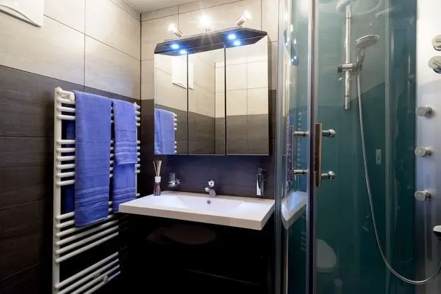 Tek Büyük Yataklı Oda, Ortak Banyo