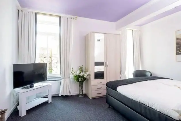 Tek Büyük Yataklı Oda (Private External Bathroom)