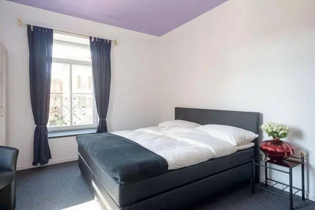 Tek Büyük Yataklı Oda (Private External Bathroom)